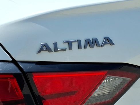 Used 2024 Nissan Altima 2.5 SV FWD image 18