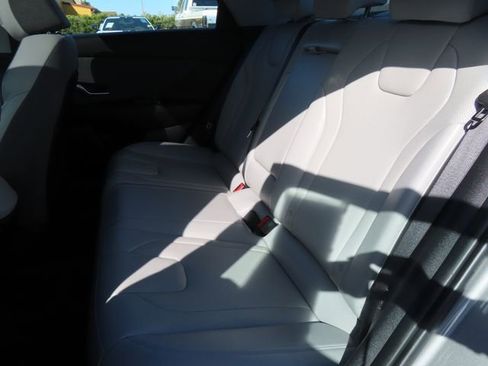 Used 2022 Hyundai Elantra Limited image 37