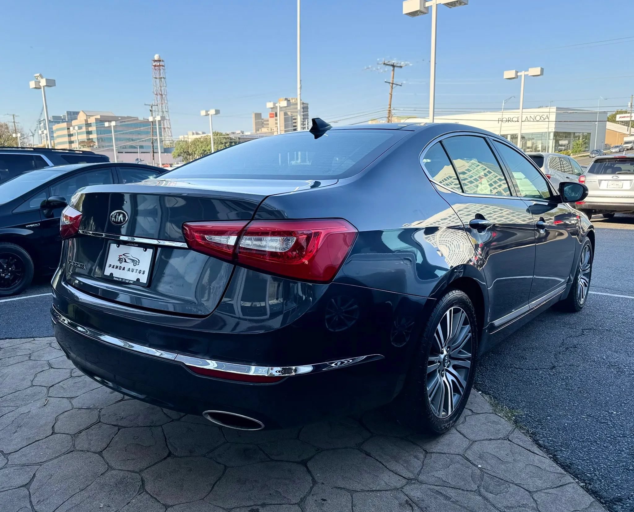 Used 2015 Kia Cadenza Premium w/ Luxury Package FWD image 7