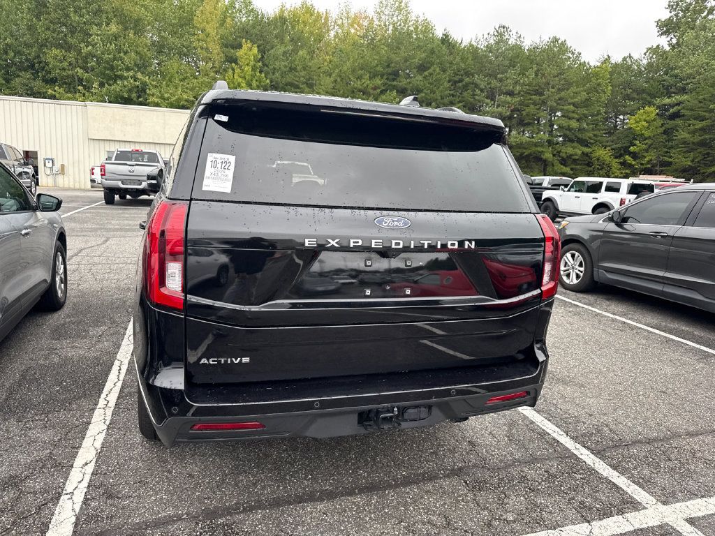 Used 2025 Ford Expedition Active AWD/4WD image 14