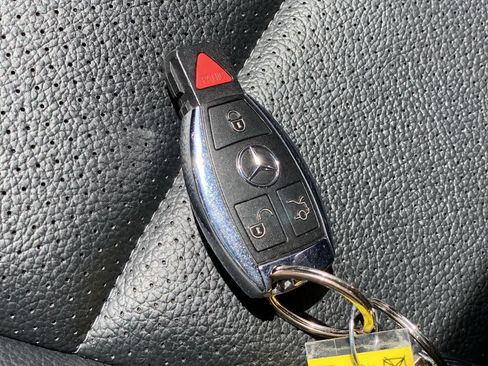 Used 2019 Mercedes-Benz GLC 300 4MATIC image 27