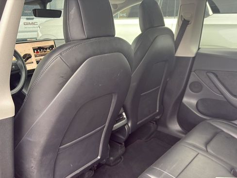 Used 2022 Tesla Model Y Long Range image 15