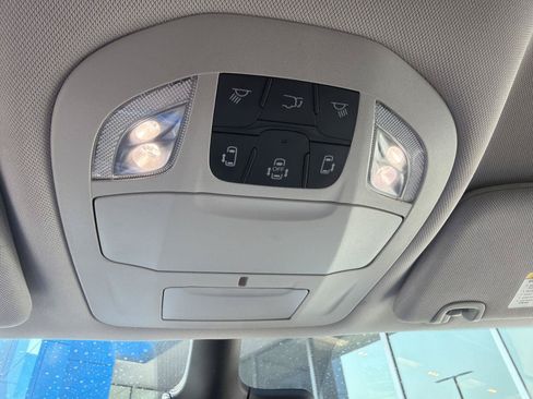 Used 2023 Chrysler Pacifica Touring-L FWD image 24