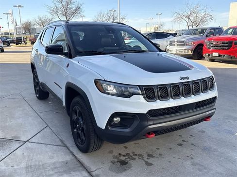 Used 2023 Jeep Compass Trailhawk image 6