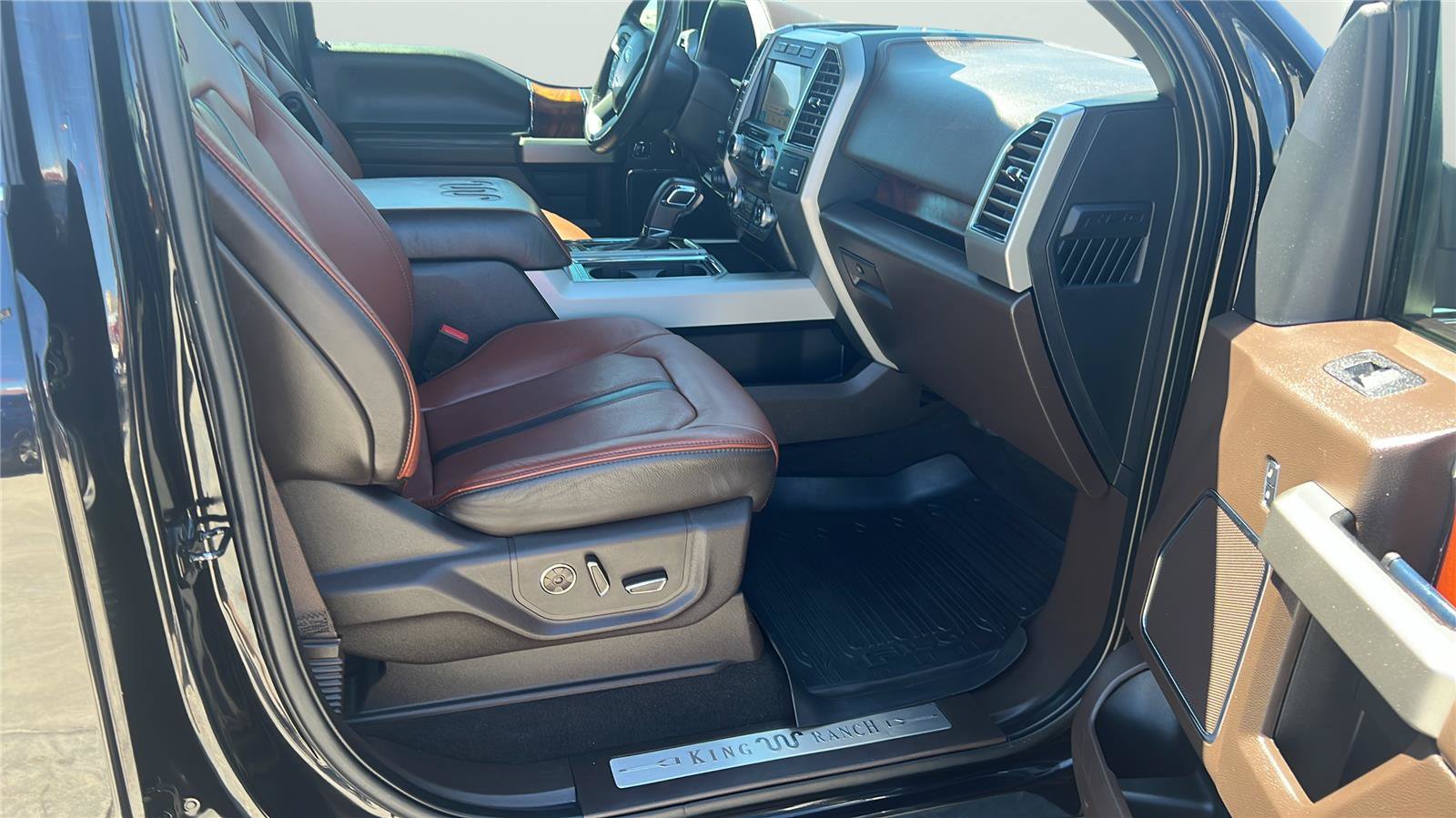 Used 2019 Ford F150 King Ranch w/ Equipment Group 601A Luxury AWD/4WD image 13