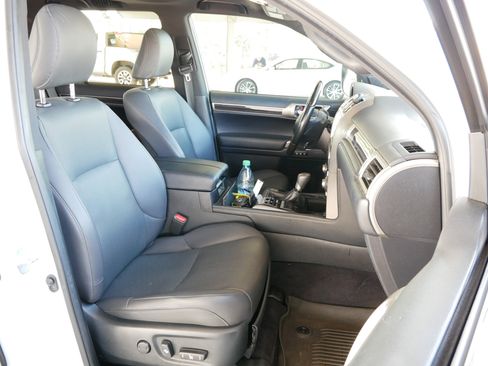 Used 2021 Lexus GX 460 Premium image 3