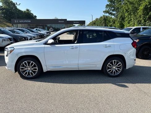 Used 2023 GMC Terrain Denali w/ Denali Premium Package AWD/4WD image 2
