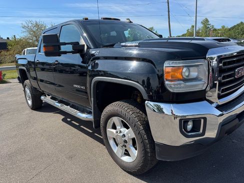 Used 2017 GMC Sierra 2500 SLE w/ SLE Preferred Package AWD/4WD image 12