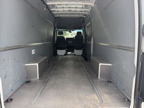 Used 2021 Mercedes-Benz Sprinter 2500 image 24