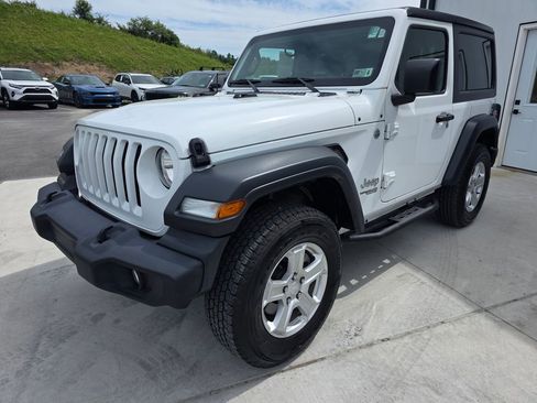 Used 2020 Jeep Wrangler Sport AWD/4WD image 3