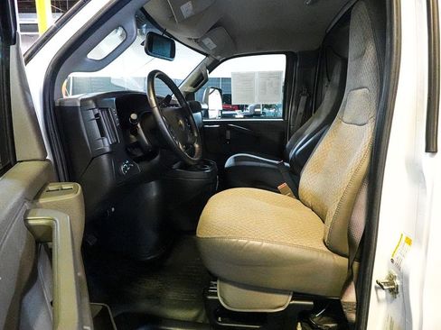 Used 2022 Chevrolet Express 3500 w/ Power Convenience Package RWD image 19