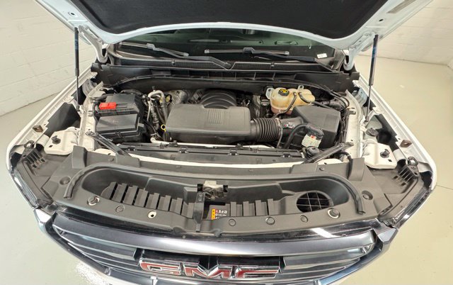 Used 2022 GMC Yukon XL AT4 AWD/4WD image 2