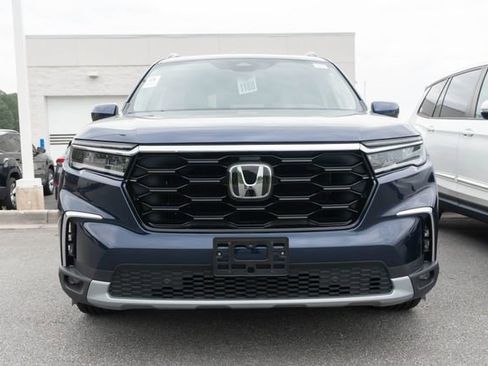Used 2023 Honda Pilot Touring image 2