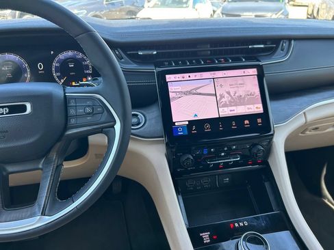 Used 2023 Jeep Grand Cherokee L Limited w/ Luxury Tech Group II AWD/4WD image 21