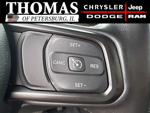 Used 2018 Jeep Wrangler Unlimited Sahara w/ Cold Weather Group AWD/4WD image 15