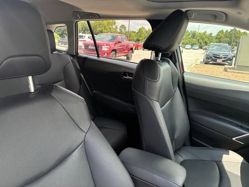 Used 2022 Toyota Corolla Cross XLE AWD/4WD image 17