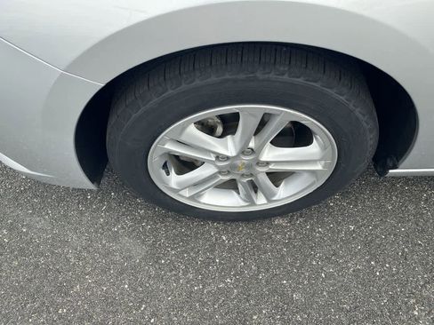 Used 2017 Chevrolet Cruze LT image 10