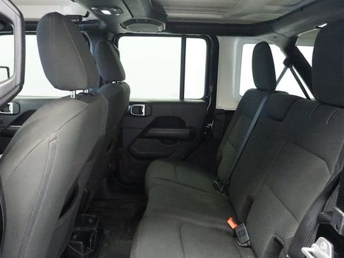 Certified 2018 Jeep Wrangler Unlimited Sahara image 27