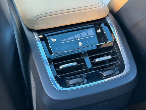 Certified 2023 Volvo XC60 B5 Ultimate w/ Climate Package image 15