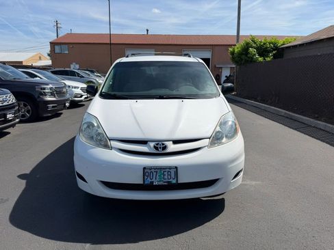Used 2008 Toyota Sienna LE AWD/4WD image 2