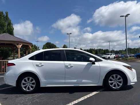 Used 2025 Toyota Corolla LE FWD image 4