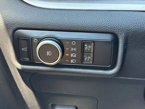 Used 2023 Ford Explorer XLT w/ Equipment Group 202A AWD/4WD image 22