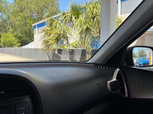 Used 2025 Kia Soul LX w/ LX Technology Package FWD image 35