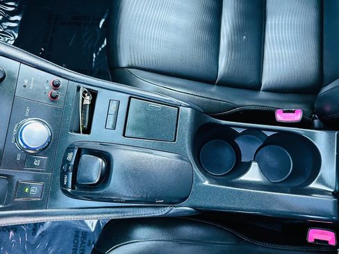 Used 2011 Lexus CT 200h Premium image 32