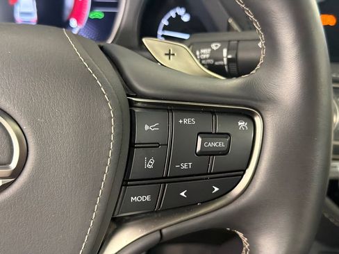 Used 2022 Lexus LS 500 w/ Interior Upgrade Package RWD image 28