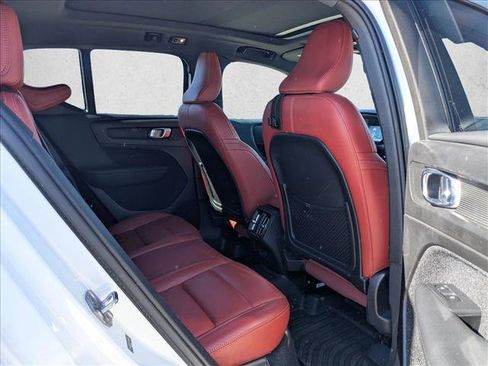 Used 2019 Volvo XC40 T5 Momentum image 20