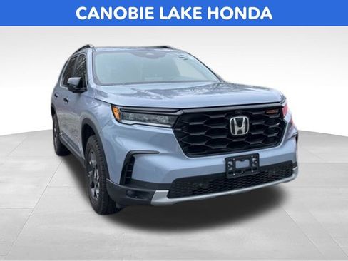 Certified 2025 Honda Pilot TrailSport image 1