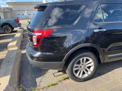 Used 2014 Ford Explorer XLT w/ Equipment Group 202A AWD/4WD image 12