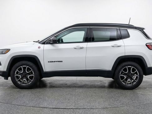 Used 2025 Jeep Compass Trailhawk AWD/4WD image 5