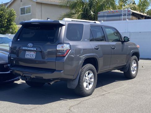 Used 2018 Toyota 4Runner SR5 Premium image 3