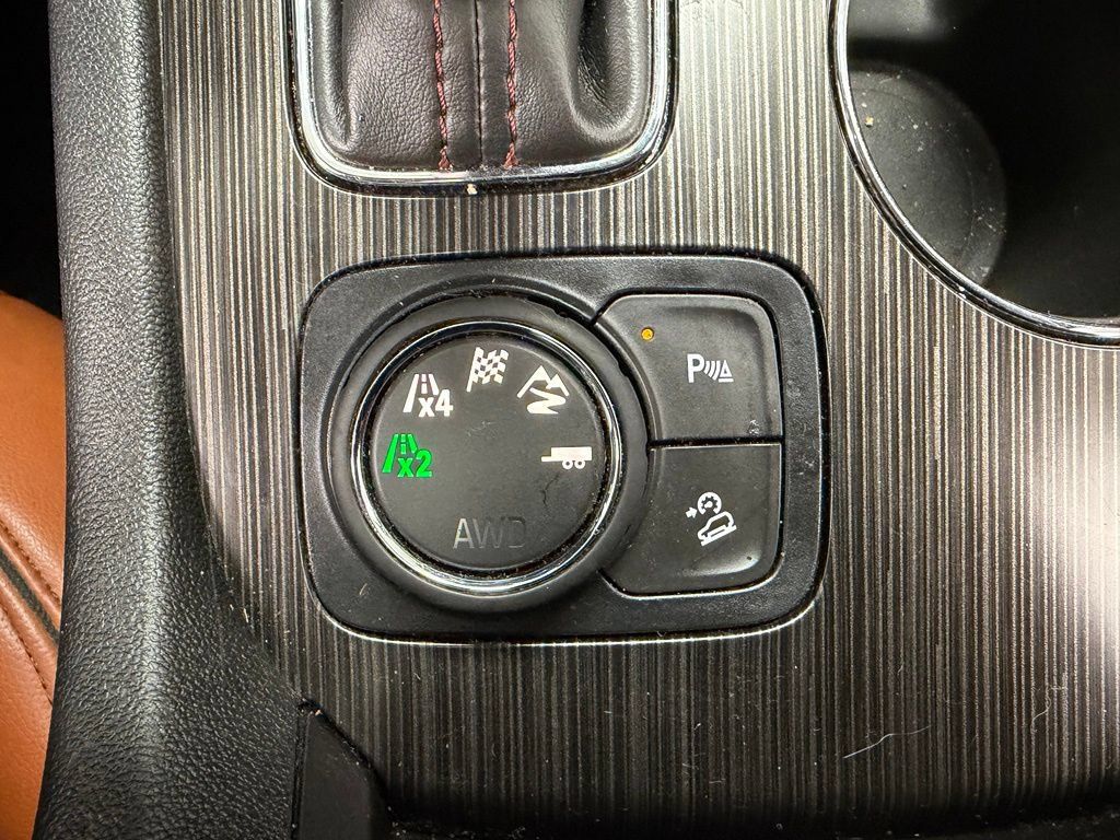 Used 2017 GMC Acadia SLT AWD/4WD image 28