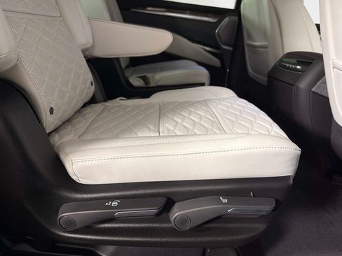Used 2026 Cadillac Escalade ESV Platinum Sport AWD/4WD image 26