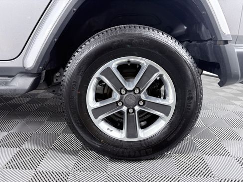 Used 2018 Jeep Wrangler Unlimited Sahara image 30
