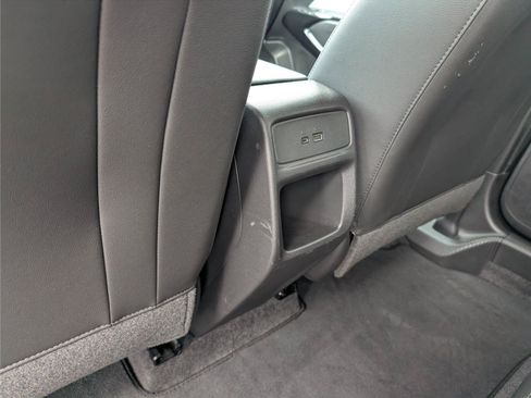 Used 2025 Chevrolet Trax LT FWD image 29