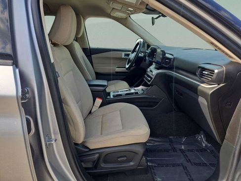 Used 2022 Ford Explorer XLT image 28
