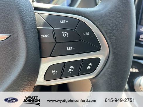 Used 2023 Chrysler Pacifica Touring-L image 33