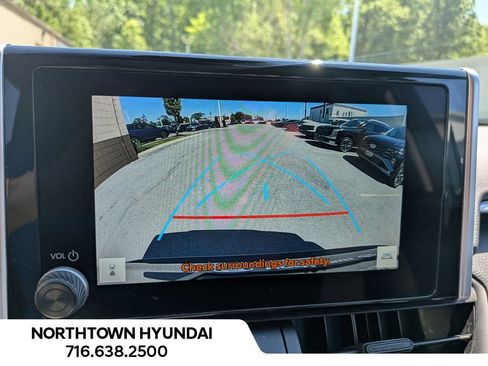 Used 2025 Toyota RAV4 XLE AWD/4WD image 19