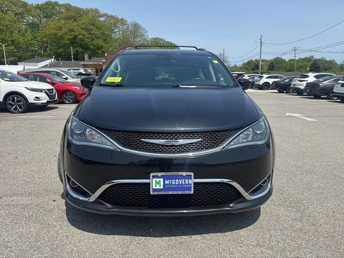 Used 2018 Chrysler Pacifica Touring-L FWD image 8