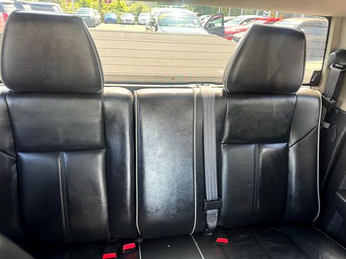 Used 2009 HUMMER H3T Luxury image 16