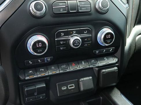 Used 2021 GMC Sierra 1500 AT4 w/ AT4 Premium Package AWD/4WD image 36
