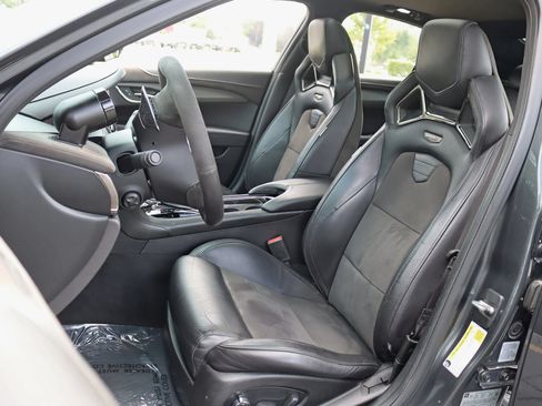 Used 2017 Cadillac ATS V w/ Luxury Package RWD image 31