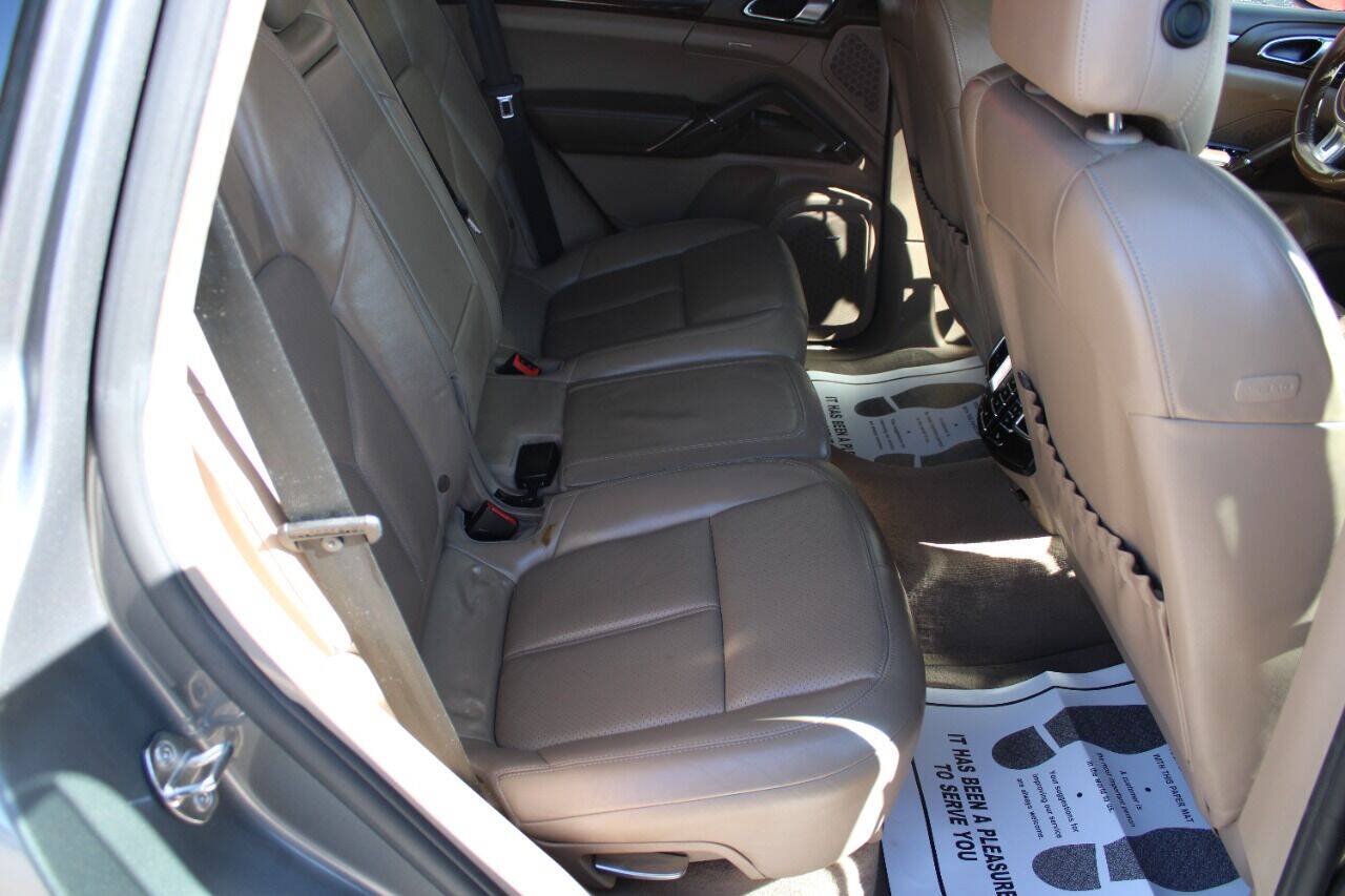 Used 2011 Porsche Cayenne Turbo AWD/4WD image 16
