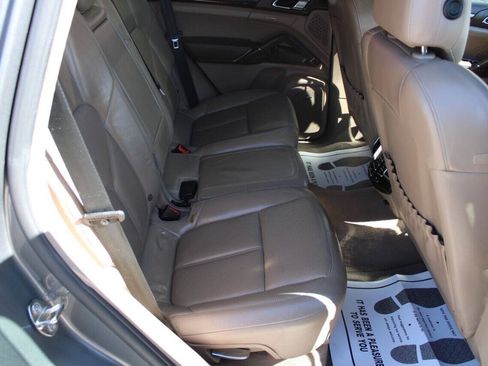 Used 2011 Porsche Cayenne Turbo AWD/4WD image 16
