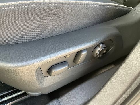 Used 2025 Buick Envision Avenir AWD/4WD image 19