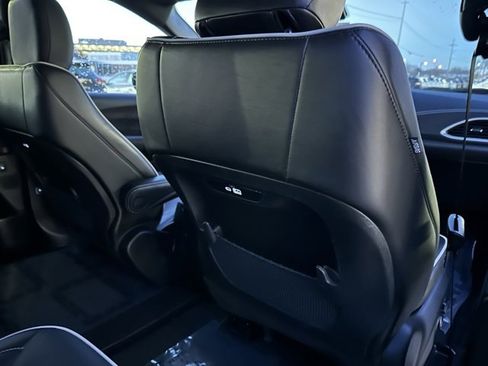 Used 2023 Chrysler Pacifica Limited w/ S Appearance Package image 17