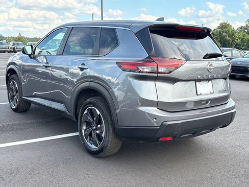 Used 2024 Nissan Rogue SV FWD image 17